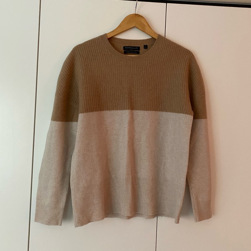 ($5) Brown Allen color block sweater